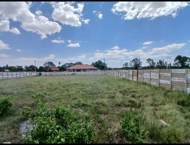 1,018M² VACANT LAND FOR SALE IN KOOKRUS